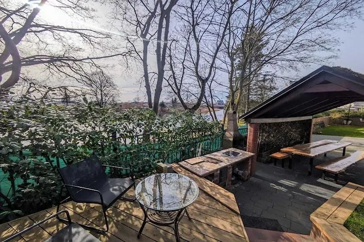 Comfortable Apartment By The River, Kolobrzeg